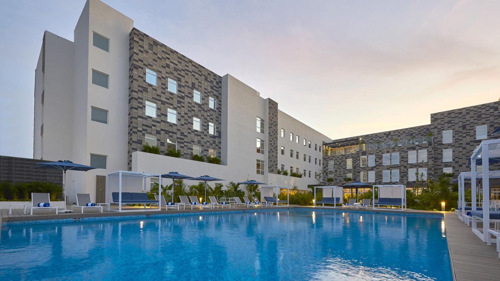 hotel-quintana-roo-cancun-aereopuerto-riviera-city-express-plus-alberca-6